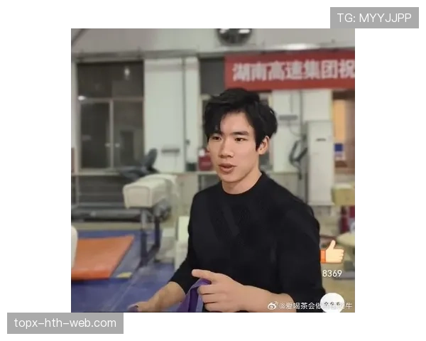 张博恒训练完直接啃鸡腿，这自律人设是不是有点绷不住了？